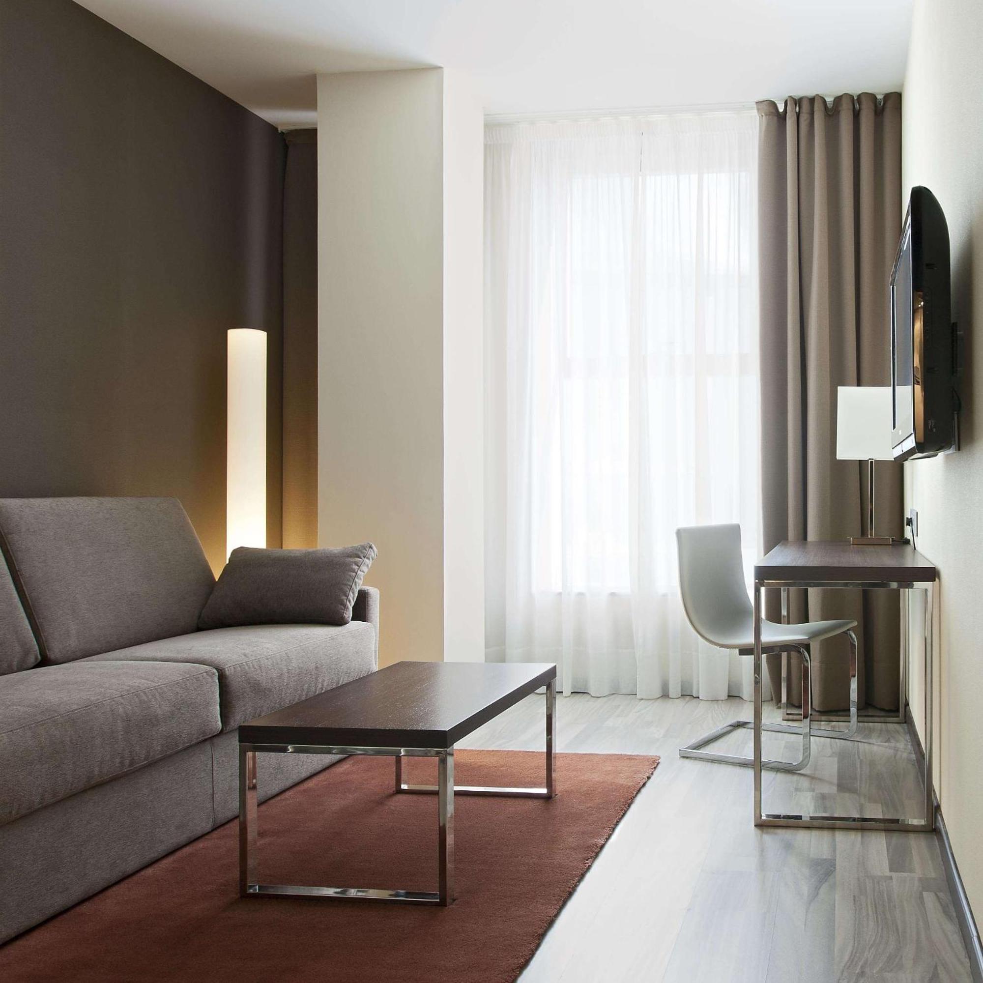 Nh Barcelona Diagonal Center Hotel Exterior photo