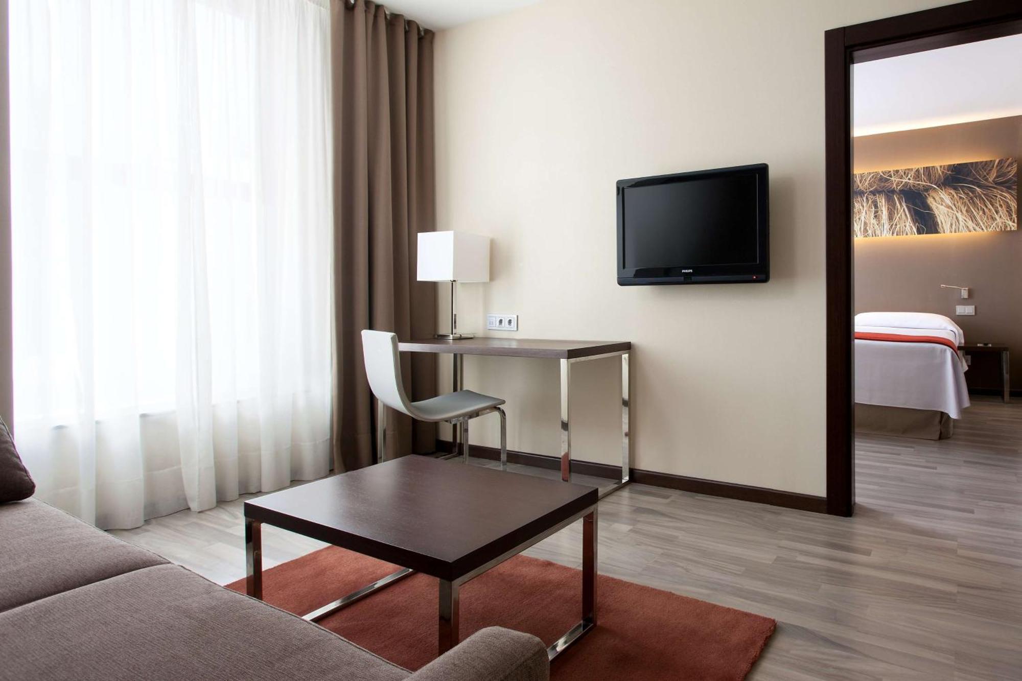 Nh Barcelona Diagonal Center Hotel Exterior photo